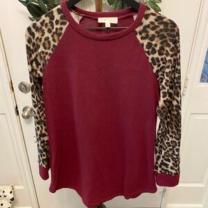 Perfect Peach Animal Print Leopard Print Color Block Top LS M Soft